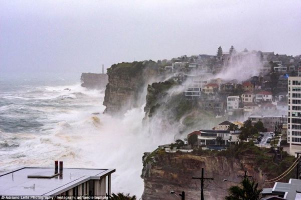 Сильнейший зимний шторм затопил Сидней