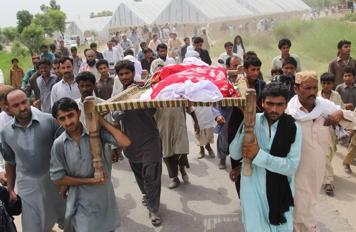 Брат убил популярную пакистанскую сестру-блогершу