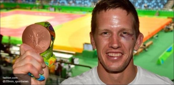 Бразильский наркоман избил Олимпийского призёра по дзюдо и отобрал смартфон у его друга