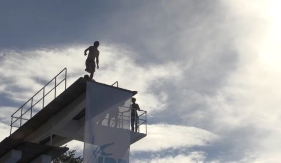 Норвежские соревнования по прыжкам животом на воду