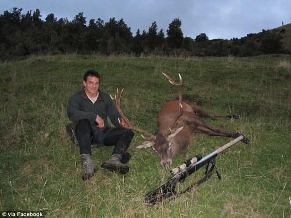 Новозеландский охотник скормил дочери теплое сердце убитого им оленя