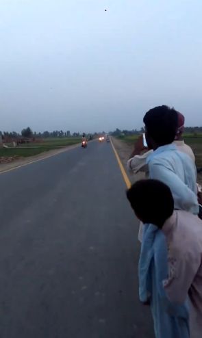 Катастрофичекий заезд на нелегальных гонках в Пакистане
