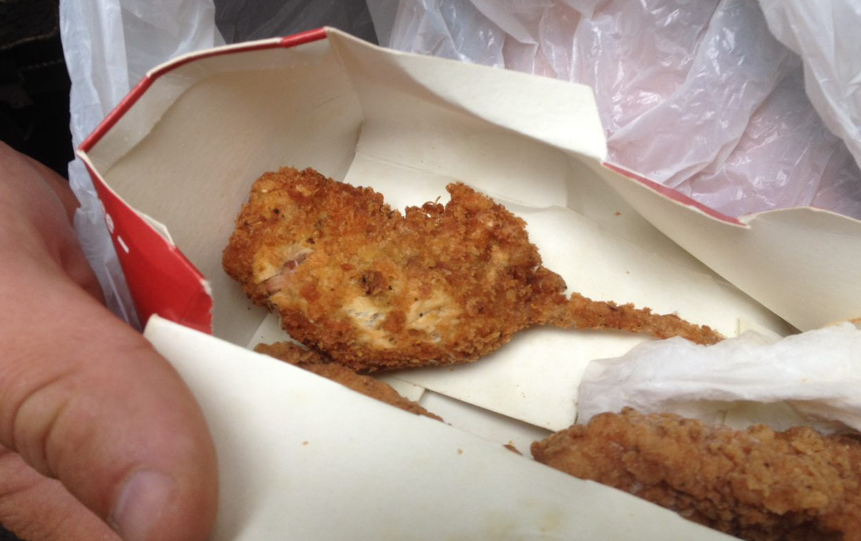 В Московском KFC нашли крысу в панировке