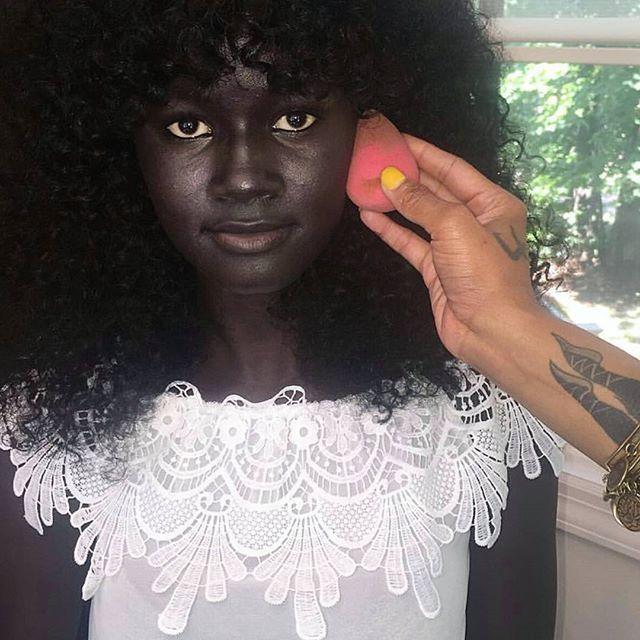 Меланиновая богиня Худия Диоп - самая темнокожая модель в мире