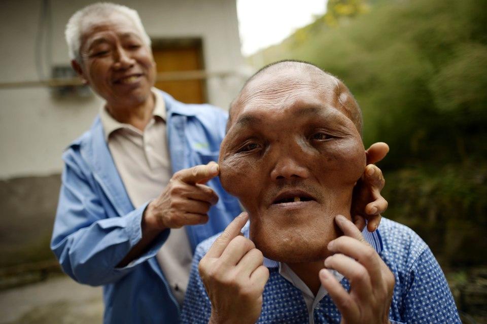 Китайский фермер с лицом инопланетянина