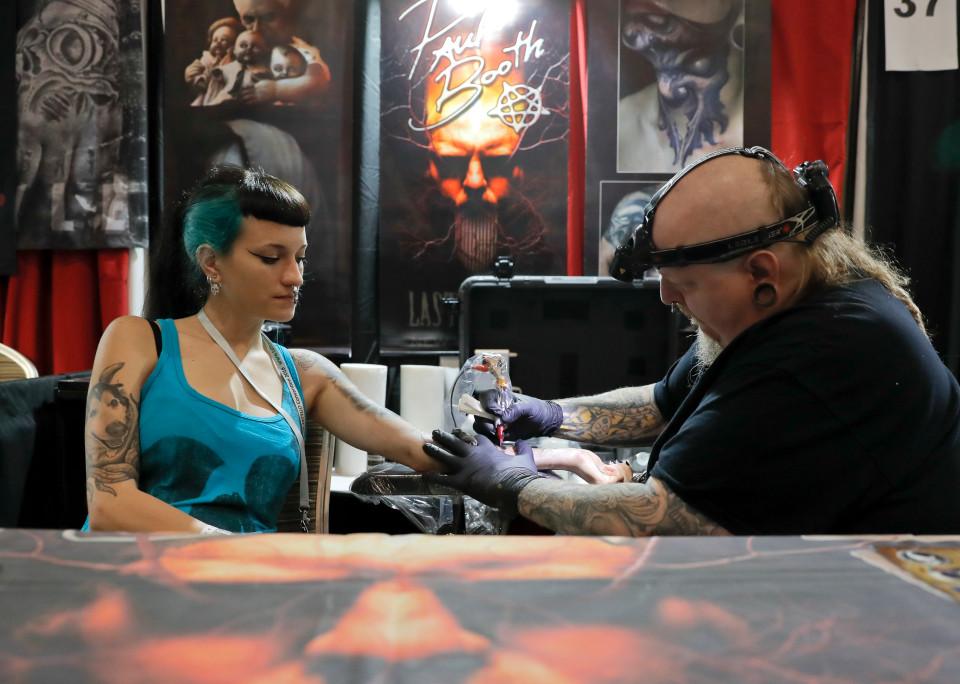 Международная тату-конвенция в Бухаресте