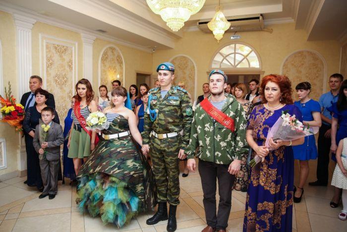 В Омске сыграли свадьбу в стиле ВДВ