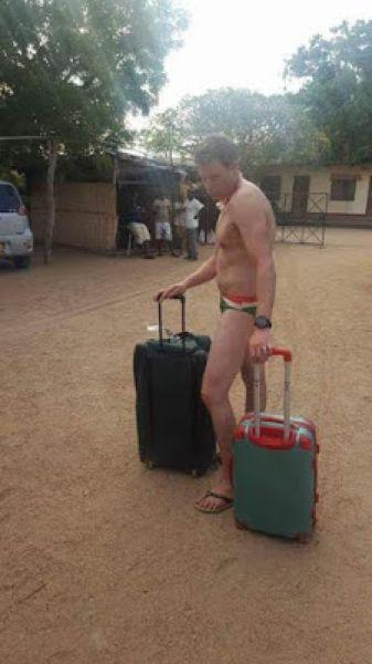 Турист покурил малавийской травы и пришел в аэропорт в трусах