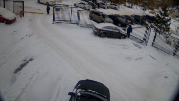 Опасная это работа - снег в Перми убирать