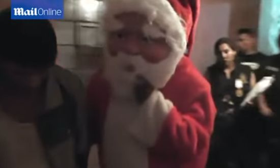 Санта-Клаус с кувалдой накрыл наркопритон