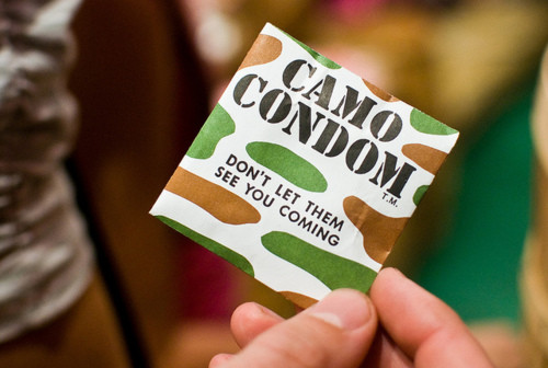 11 самых креативных упаковок для презервативов для вечера вдвоем
