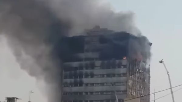 В Иране во время пожара рухнуло многоэтажное здание