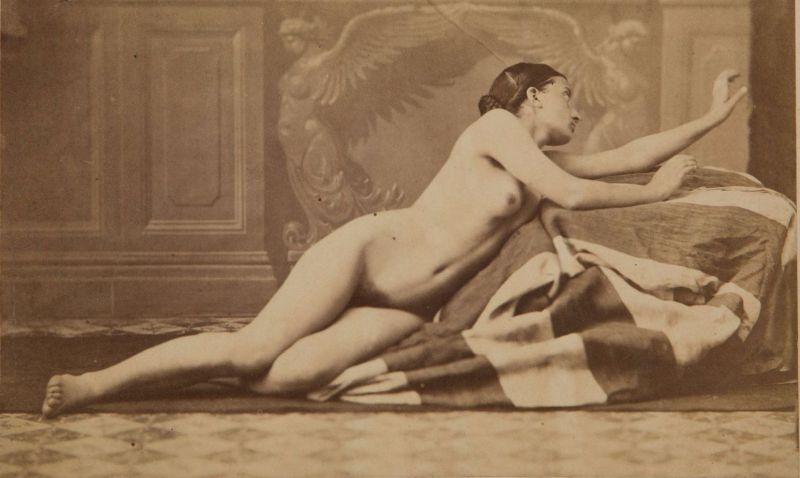 Первые эротические снимки
