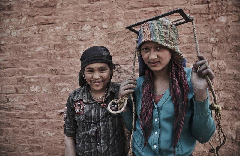 В Непале дети вкалывают на кирпичных заводах, чтобы заработать на пропитание