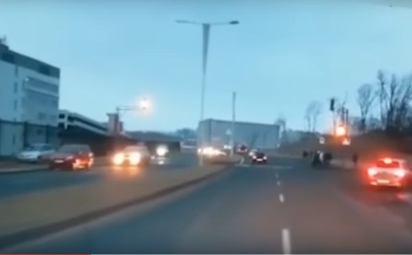 Во Владивостоке водитель джипа врезалась в толпу пешеходов