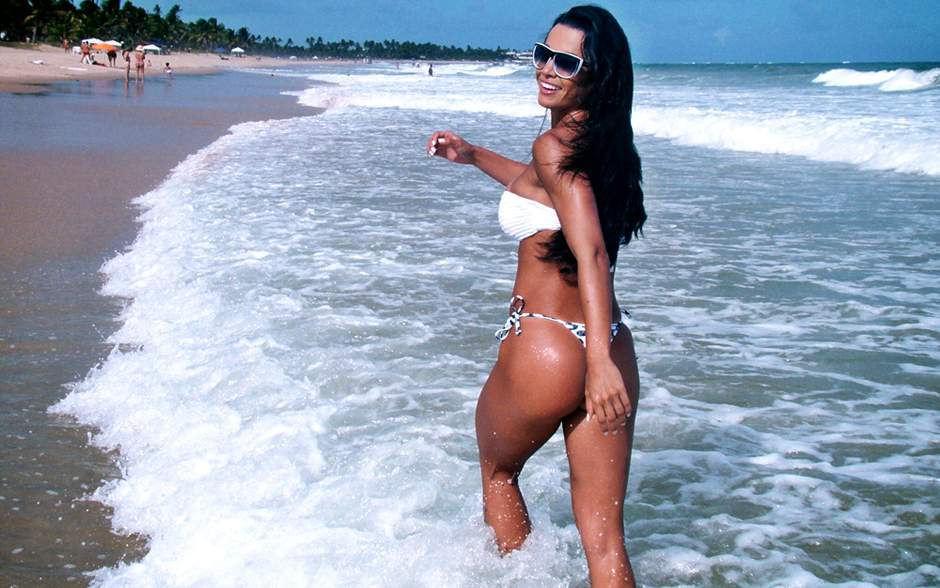 Знойные женщины на бразильских пляжах