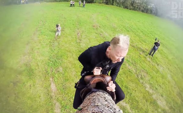 Финские экстремалы устроили родео на лесозаготовительном комбайне