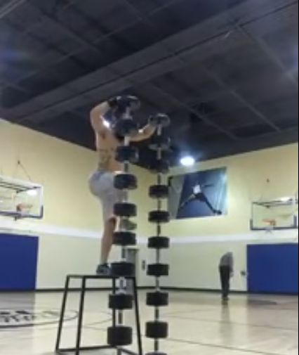 Пожилой баскетболист случайно попал на съёмку трюка гимнаста и затмил его