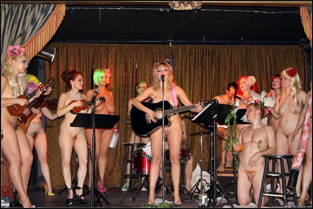 Nude dance arkestra