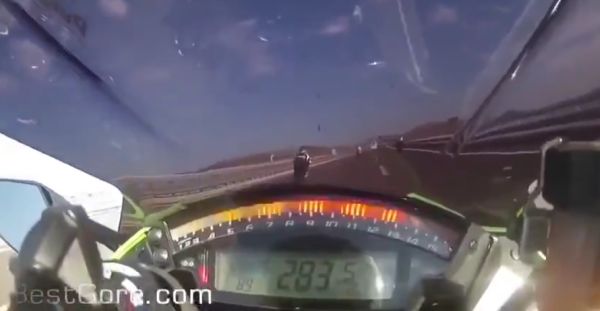 В Турции байкер влетел в аварию на скорости 298 км/час