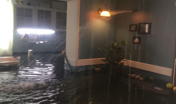Шокирующие кадры потопа в алмаатинской квартире