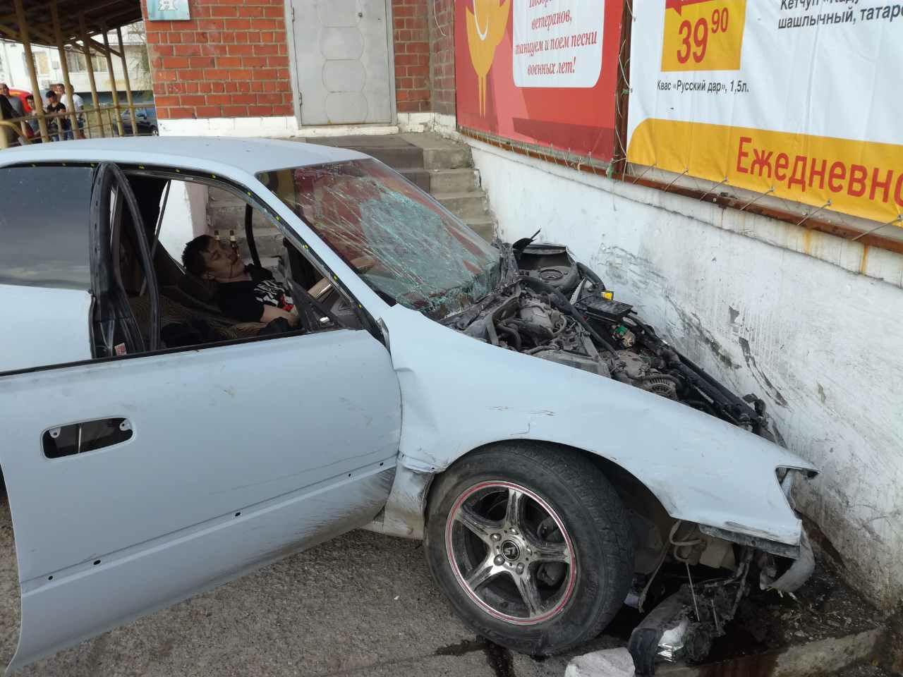 Пьяные механики в Ангарске разбили чужую машину