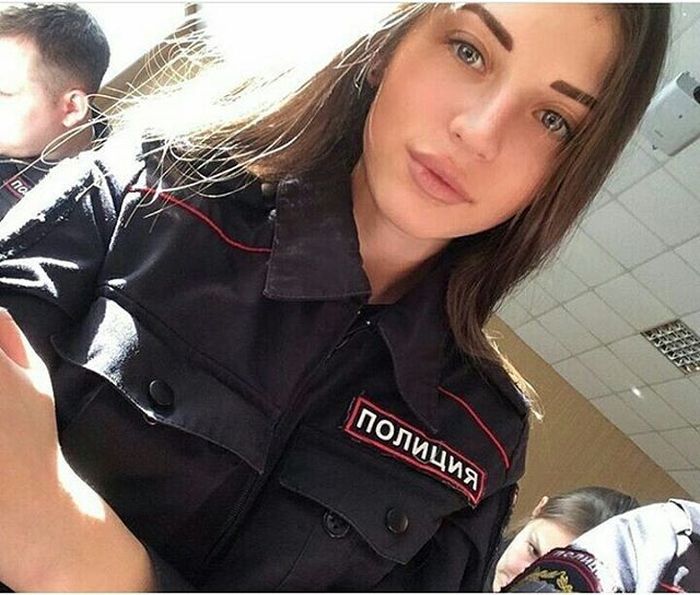 Симпатичные сотрудницы полиции