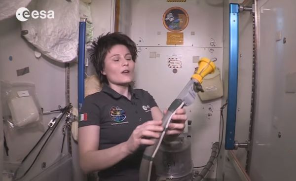 Как работает туалет на МКС?