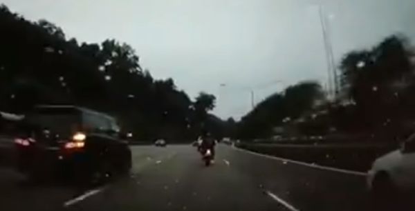 На дороге был неудачливый мотоциклист