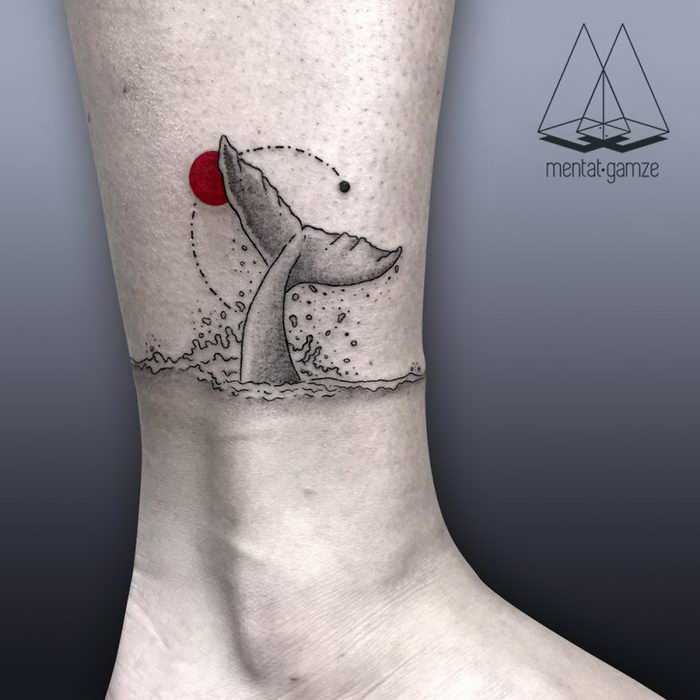 Лаконичные татуировки с красной точкой