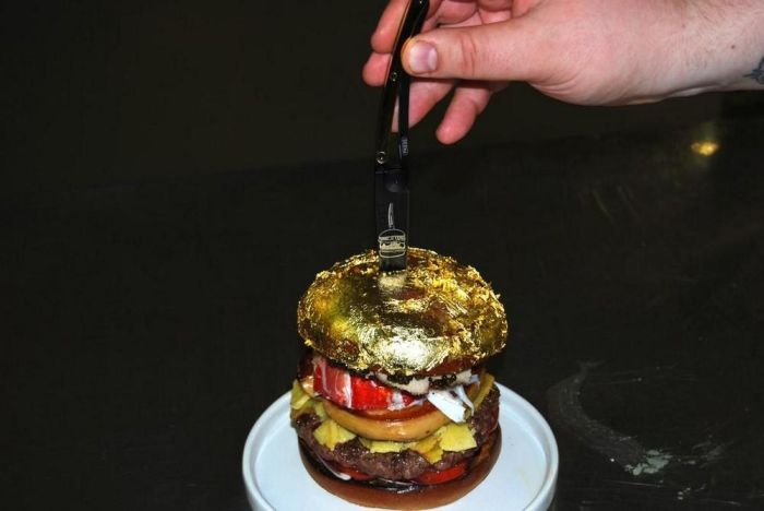 Гамбургер за 2000 долларов с сусальным золотом отведать не желаете?