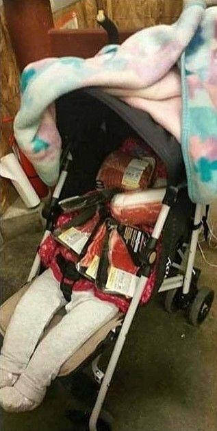 Охранники в супермаркете потревожили "ребенка" коляске