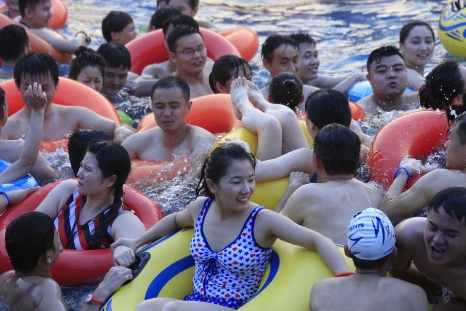 Перенаселение в китайских аквапарках