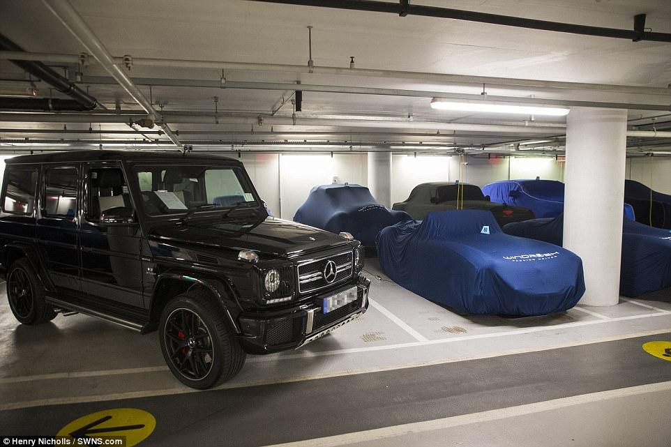 Подземный гараж в центре британской столицы похож на убежище Бэтмена