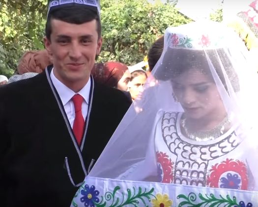 Медсестру выдали замуж за учителя по приказу президента Таджикистана