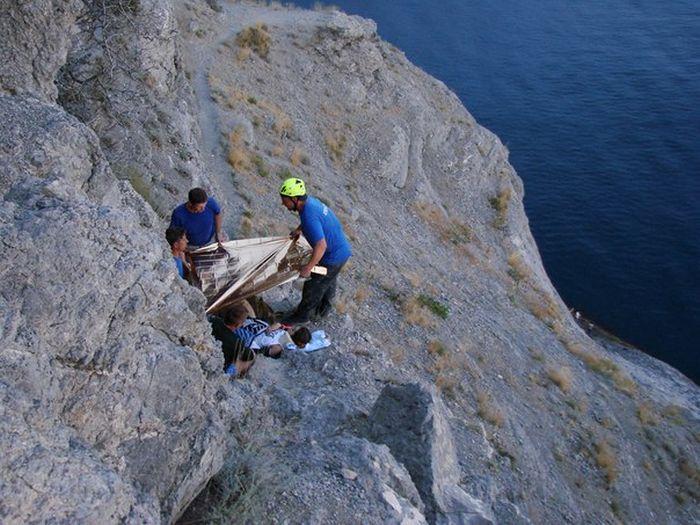 В Крыму туристка упала со скалы, делая красивое селфи