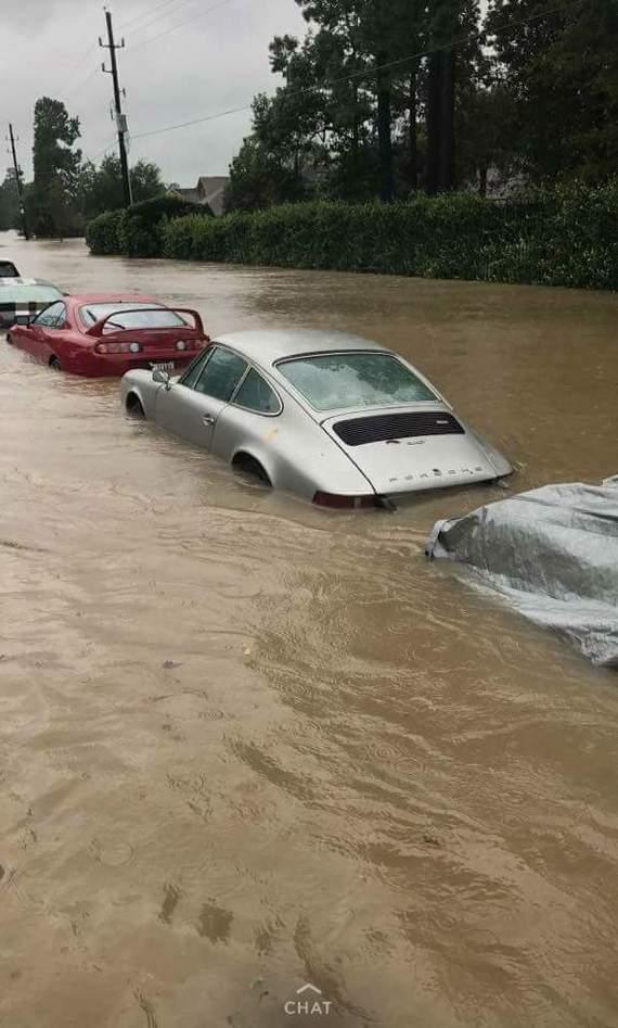 Дорогие автомобили затопленные последними ураганами в США