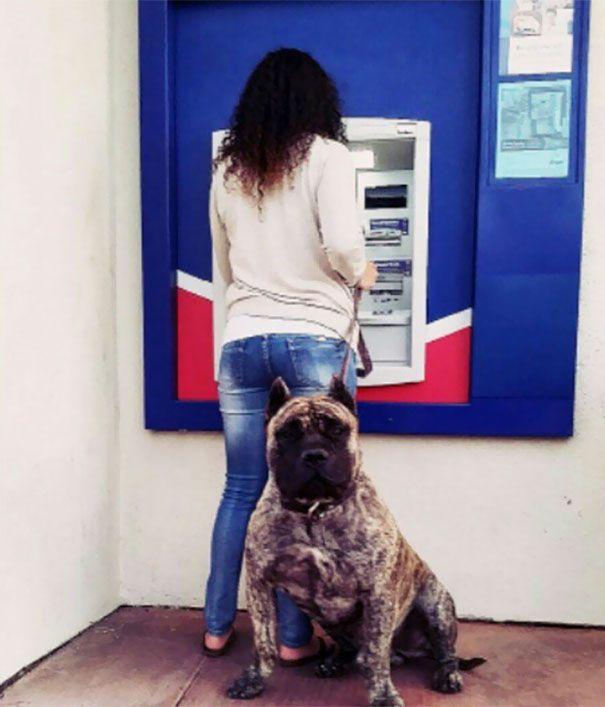 Как безопасно снять деньги в банкомате