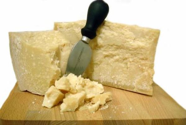 Как правильно нарезать твердые сорта сыров