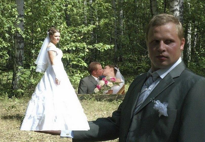 Злой жених. Невеста на ладошке. Невеста на ладошке у жениха. Жених держит невесту на ладони. Свадьба 2010 года.