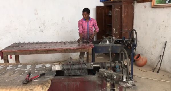 Как делают сетку-рабицу в Индии