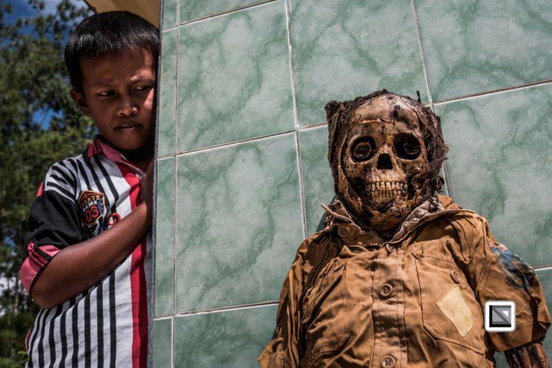 Ежегодный праздник очищения трупов в Индонезии