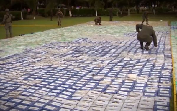 В Колумбии полиция конфисковала более 12 тонн кокаина на сумму 360 000 000 долларов США