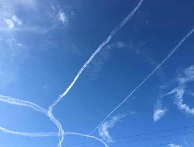 ВМС США извинились за пенис в небе, нарисованный летчиком