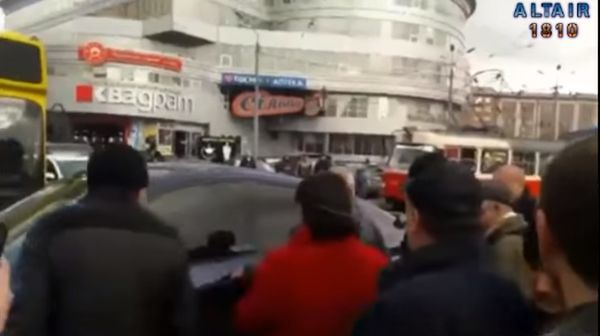 В Киеве избили водителя, перекрывшего движение общественного транспорта