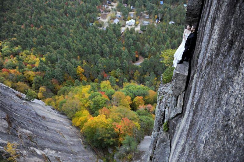 Свадебная фотосессия на краю скалы