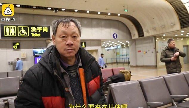 Китаец живет в аэропорту уже 10 лет