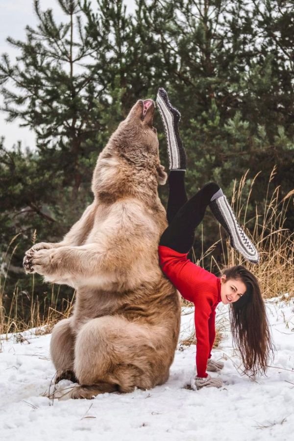 Фотосессия гимнастки Стефани Миллингер с медведем Стефаном