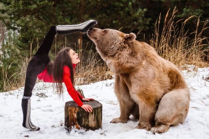 Фотосессия гимнастки Стефани Миллингер с медведем Стефаном