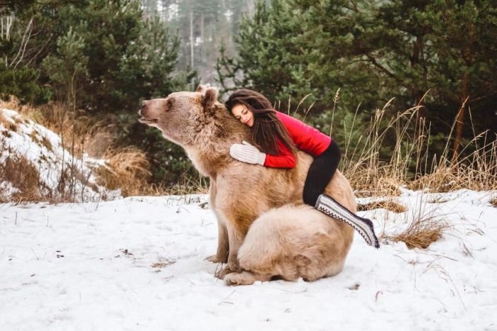 Фотосессия гимнастки Стефани Миллингер с медведем Стефаном